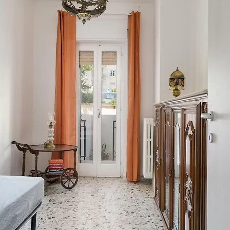 Dimora Vialecce ,with Private Parking Apartman